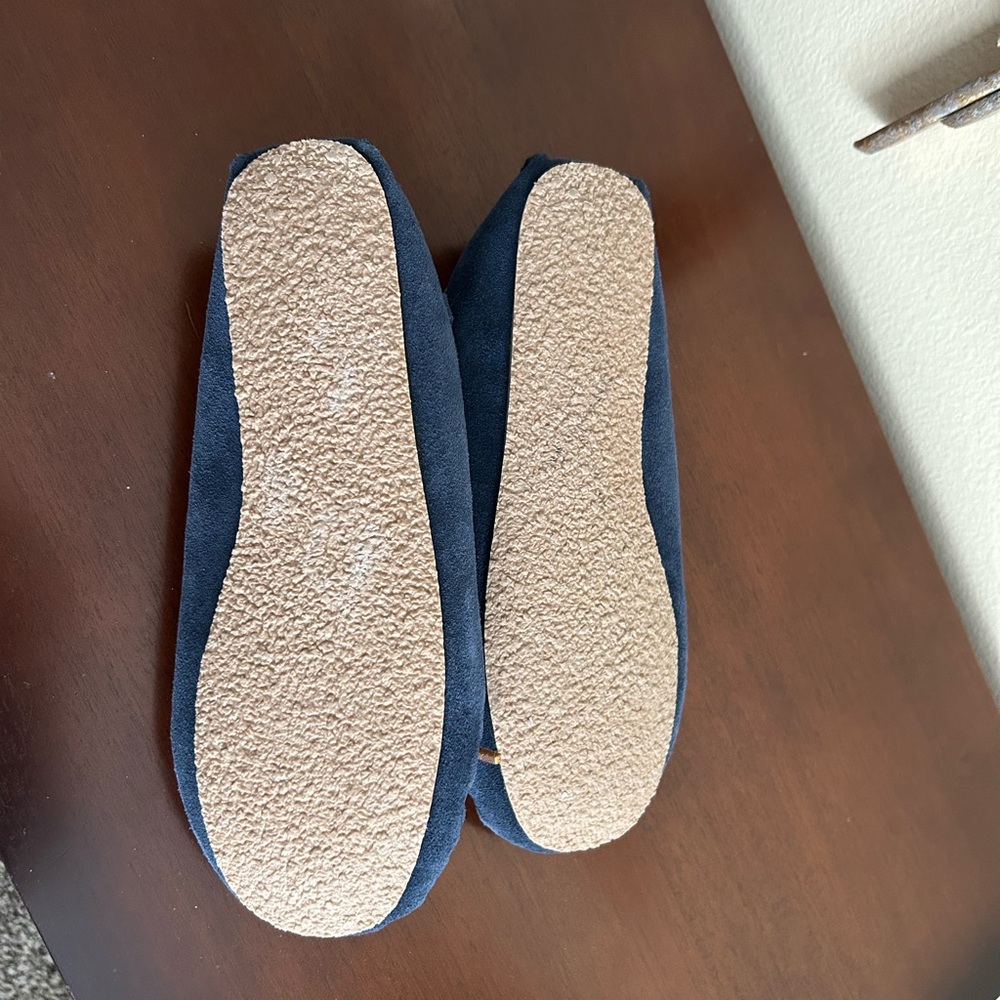 Minnetonka Women’s Navy Moccasins with Tan Laces - Picture 3 of 3